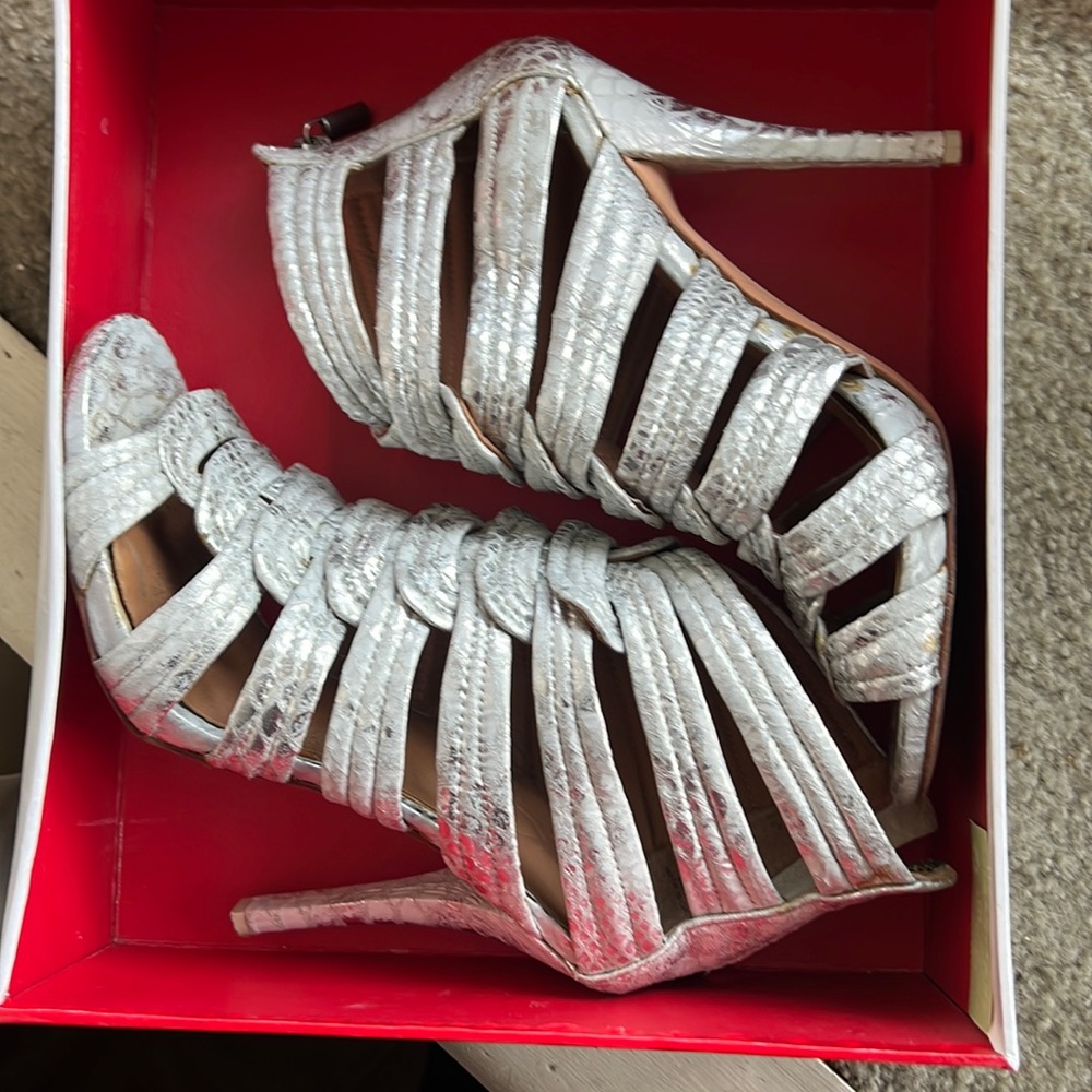 DKNY SILVER HEEL